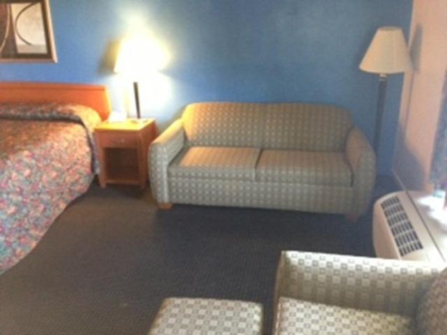 Budget Inn — photo 10