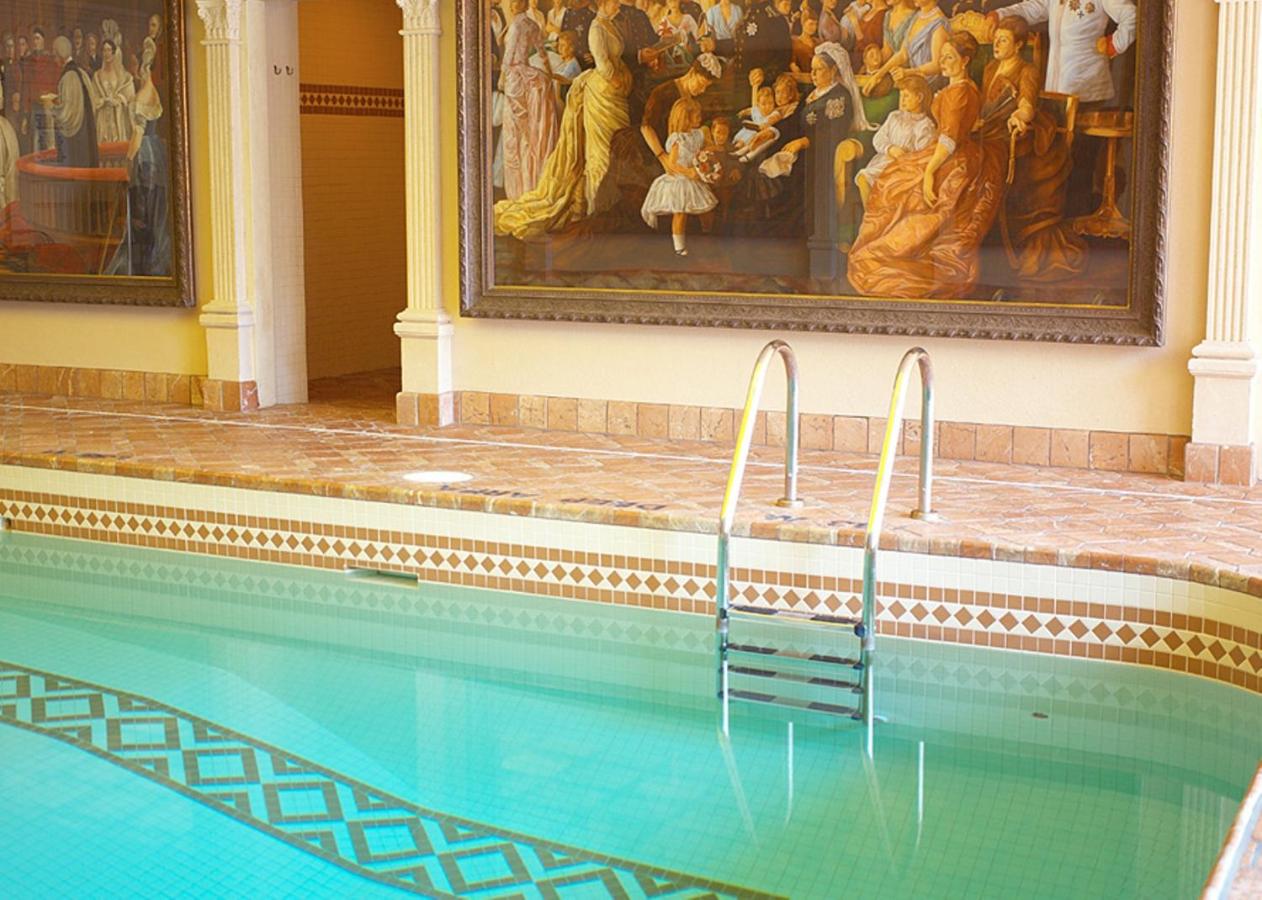 Heated swimming pool: Prince of Wales