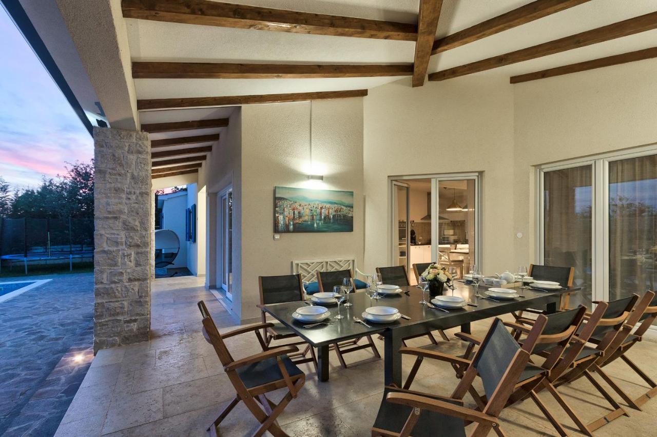 Villa 1521 photo