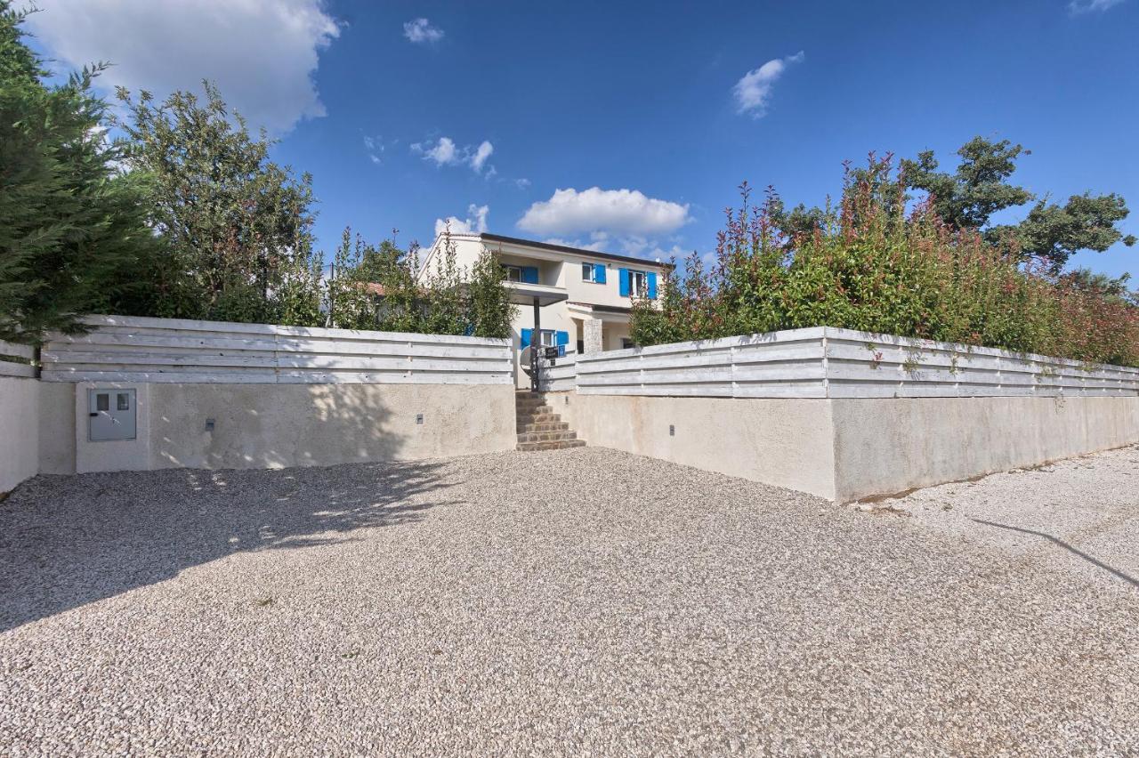 Villa 1521 photo