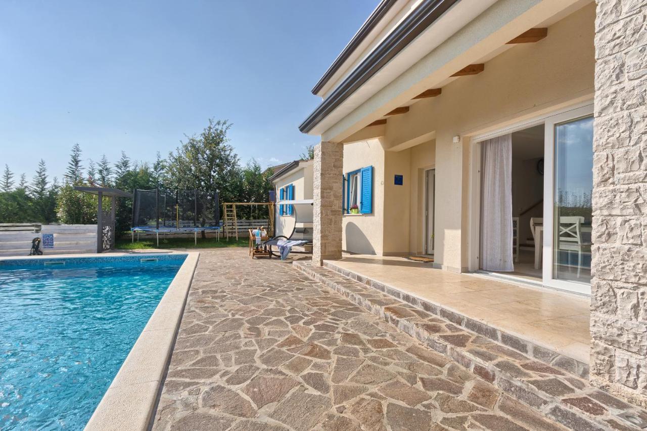 Villa 1521 photo