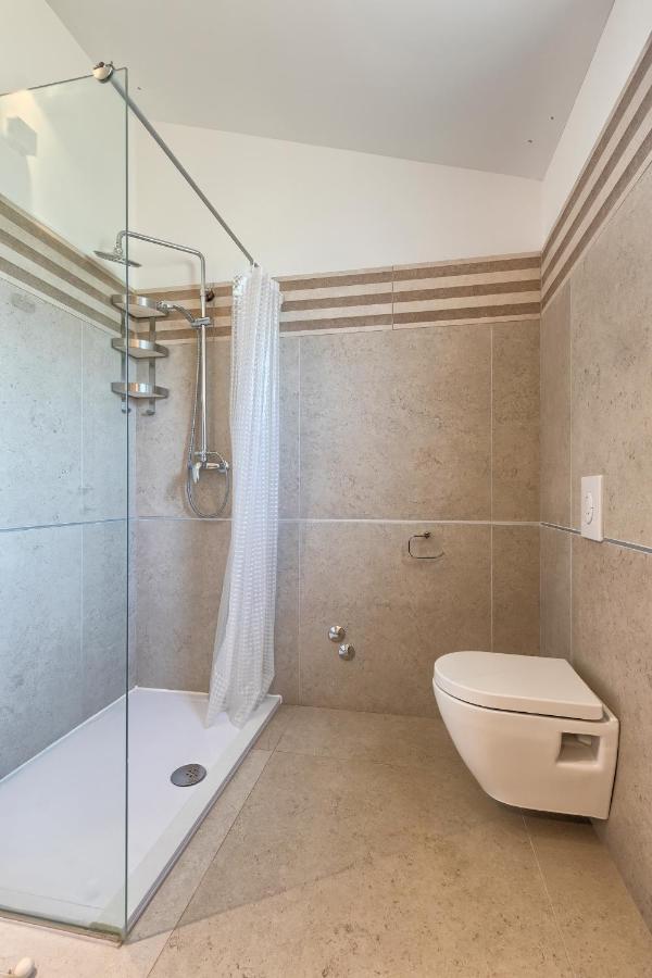 Villa 1521 photo