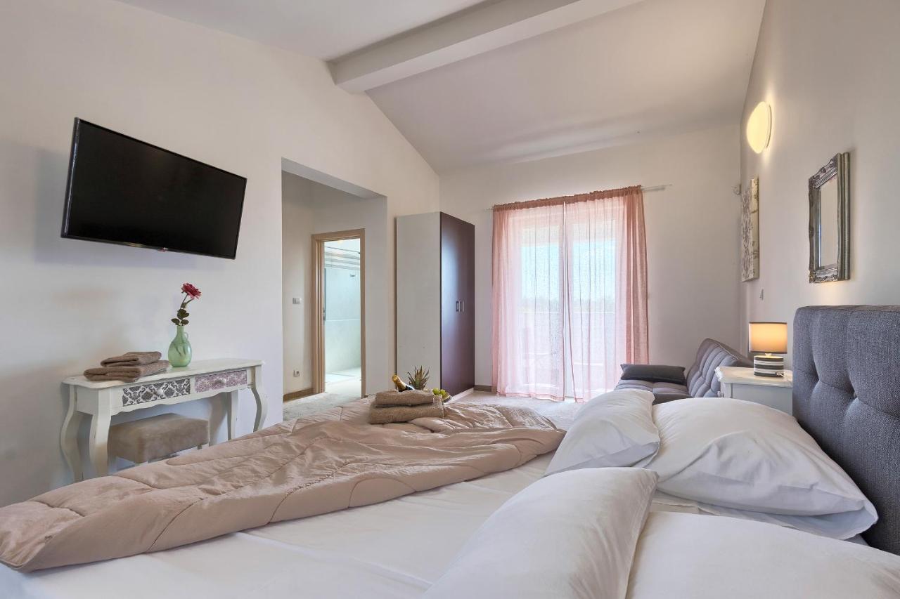 Villa 1521 photo