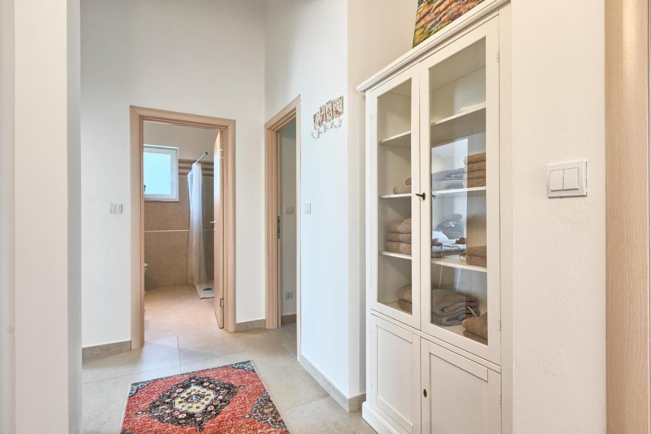 Villa 1521 photo