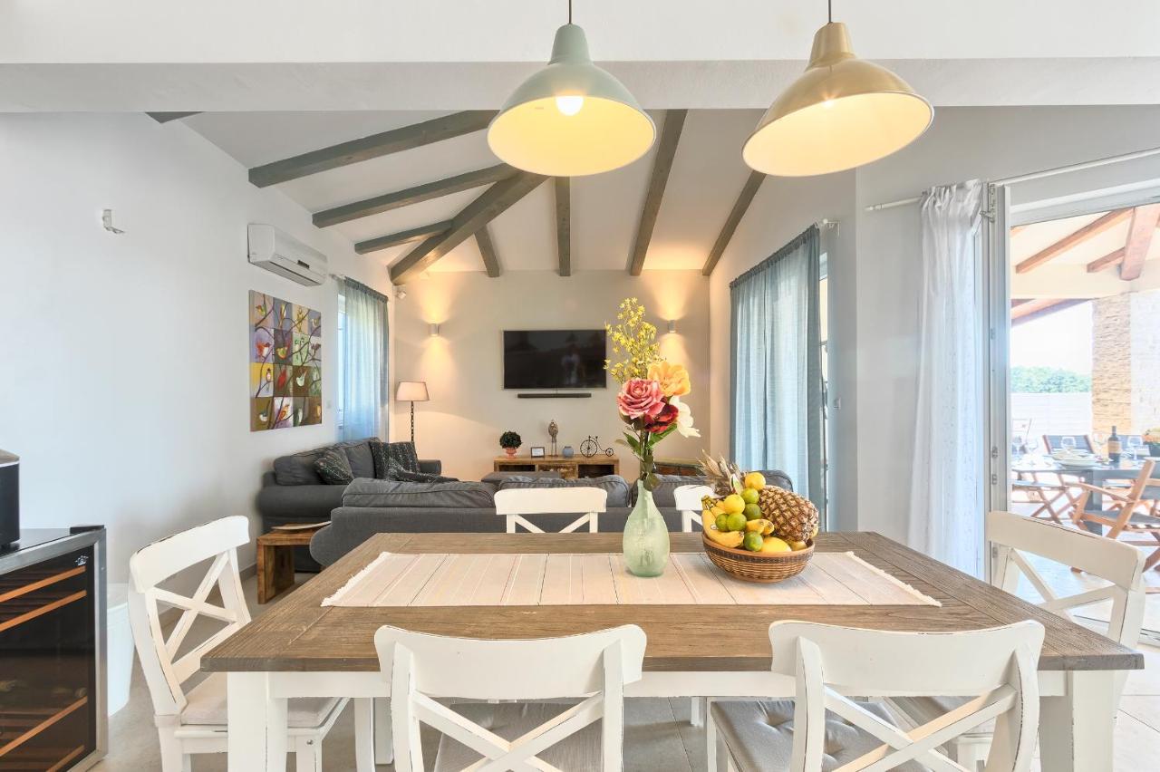 Villa 1521 photo