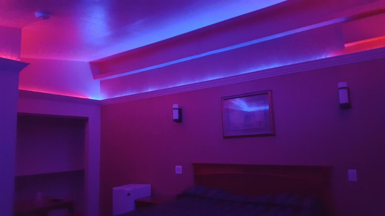 Deluxe Motel — photo 9