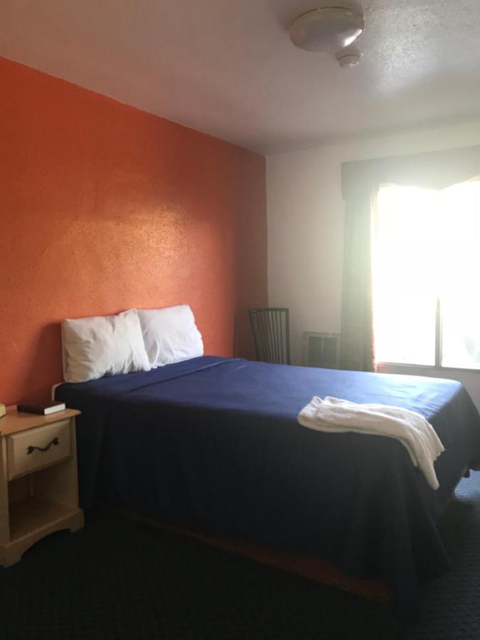 Las Palmas Motel — photo 11