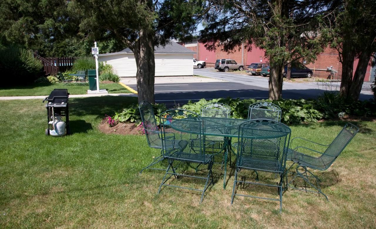Simmons Motel and Suites — photo 19