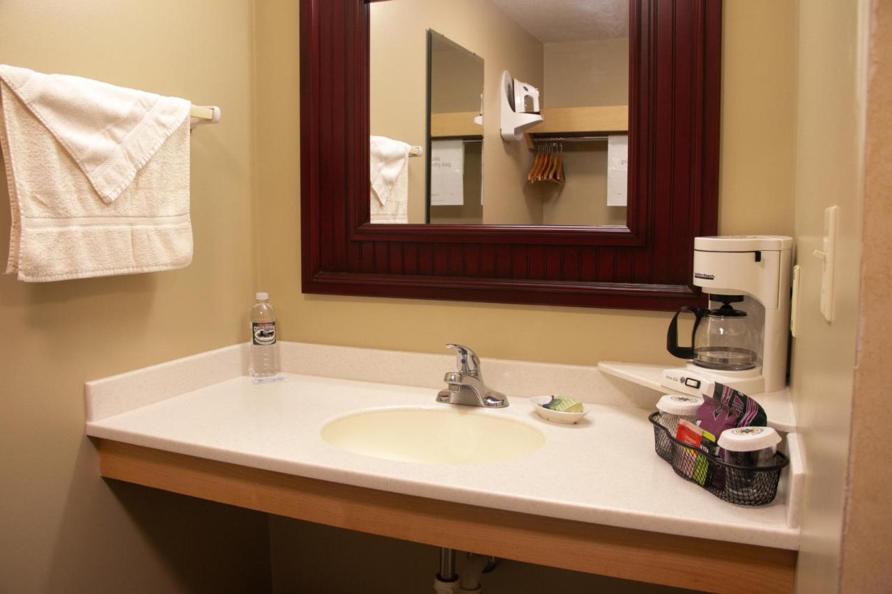 Essenhaus Inn & Conf. Center — photo 20