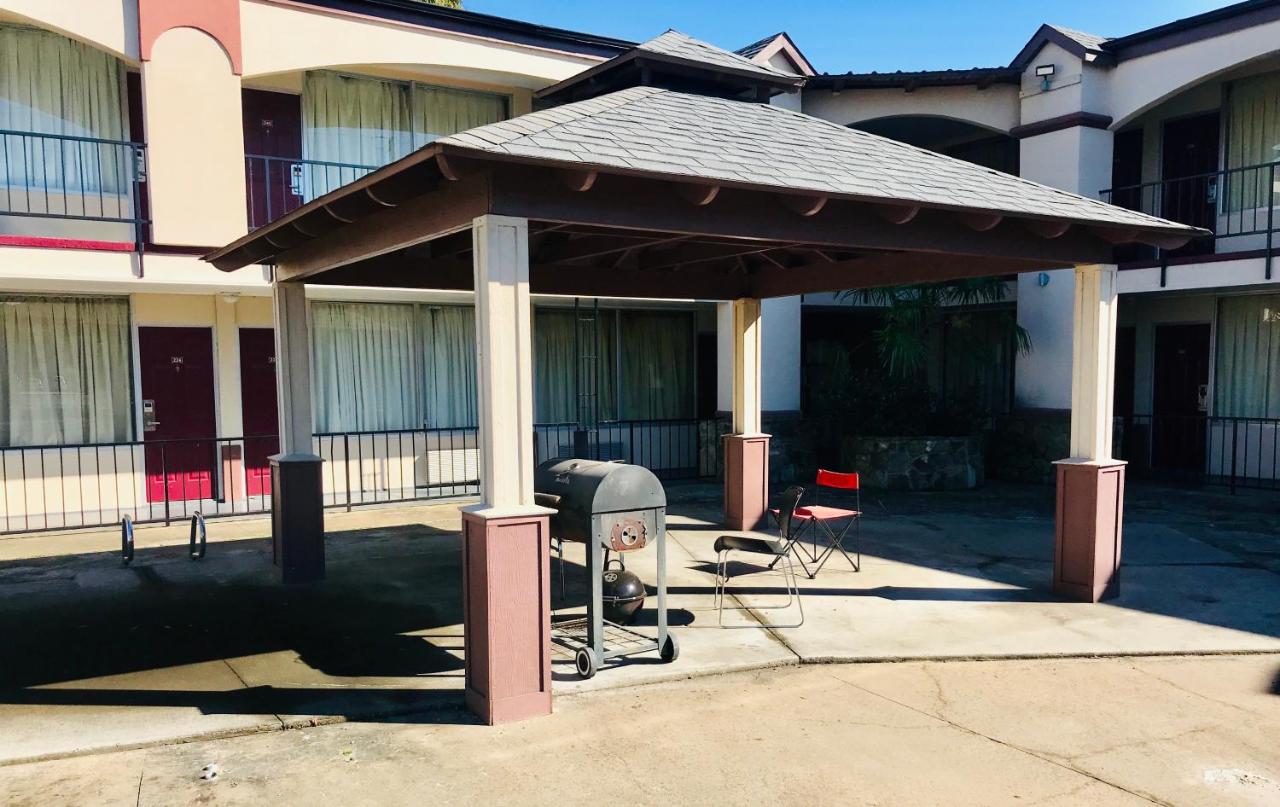 Executive Inn — photo 23