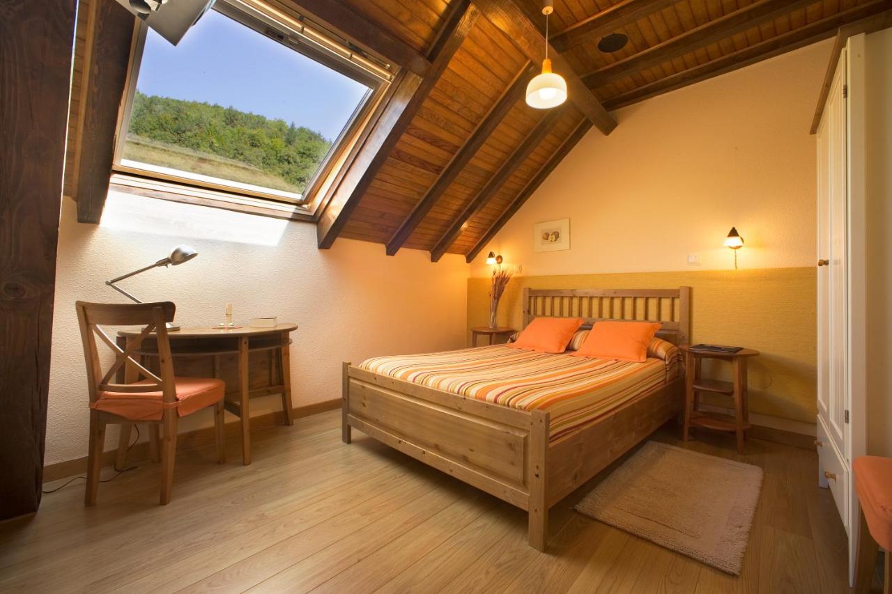 Фото Hotel Rural Besaro - Selva de Irati