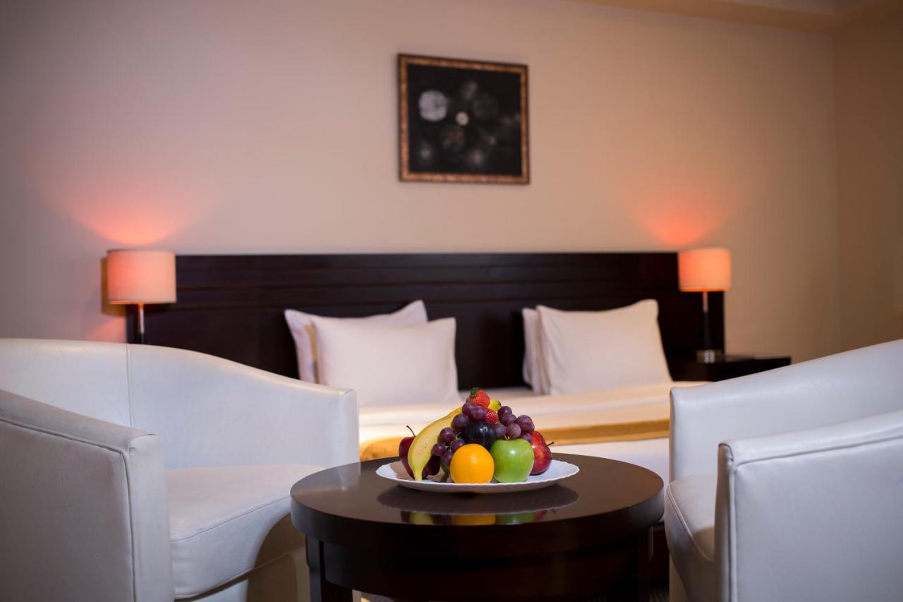 Monroe Hotel & Suites photo