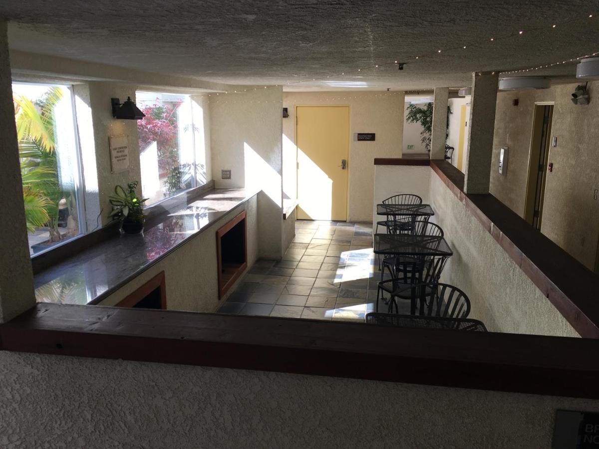 Airport Inn — photo 24