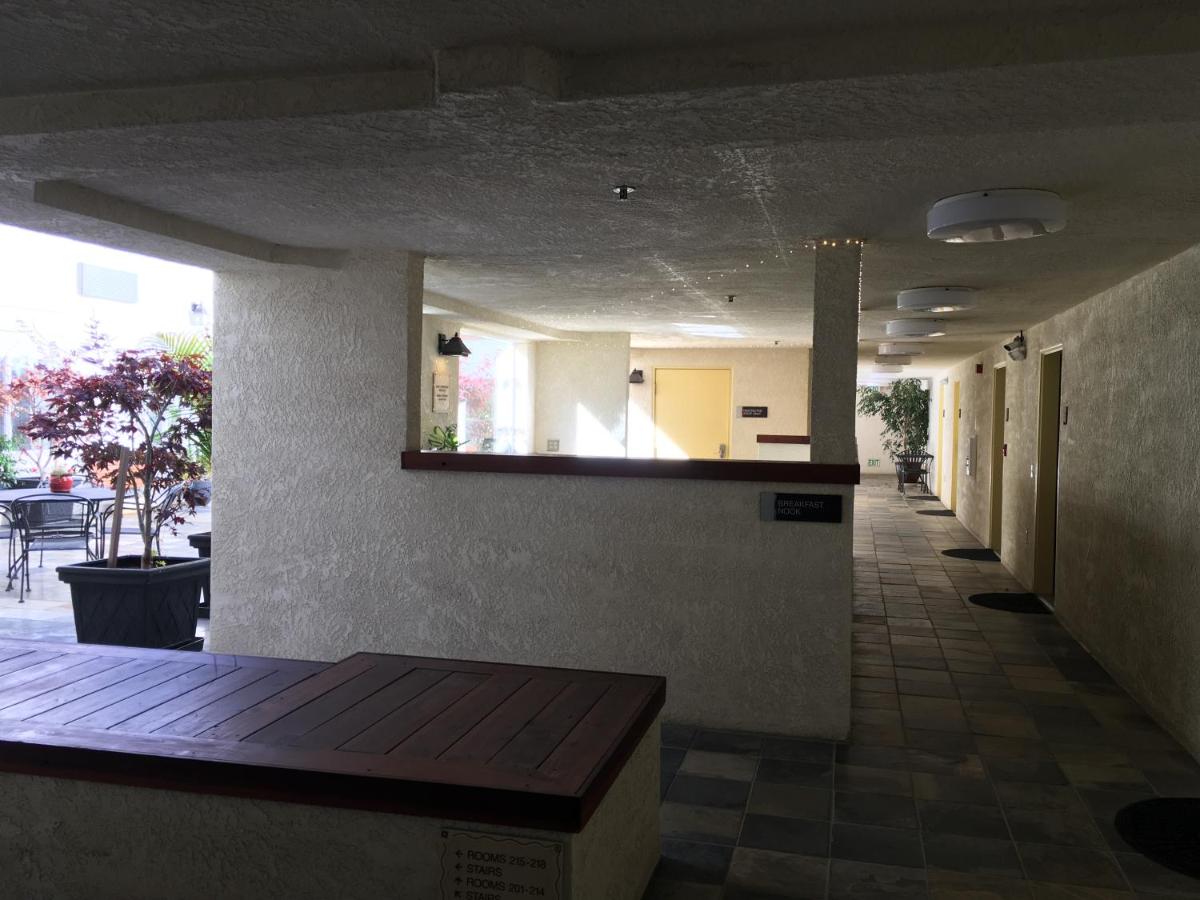 Airport Inn — photo 22