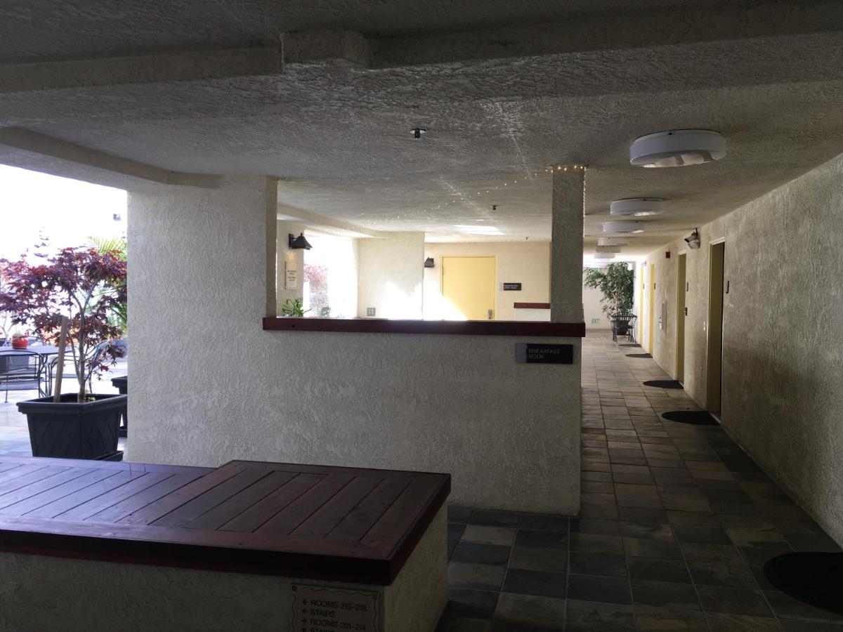 Airport Inn — photo 23
