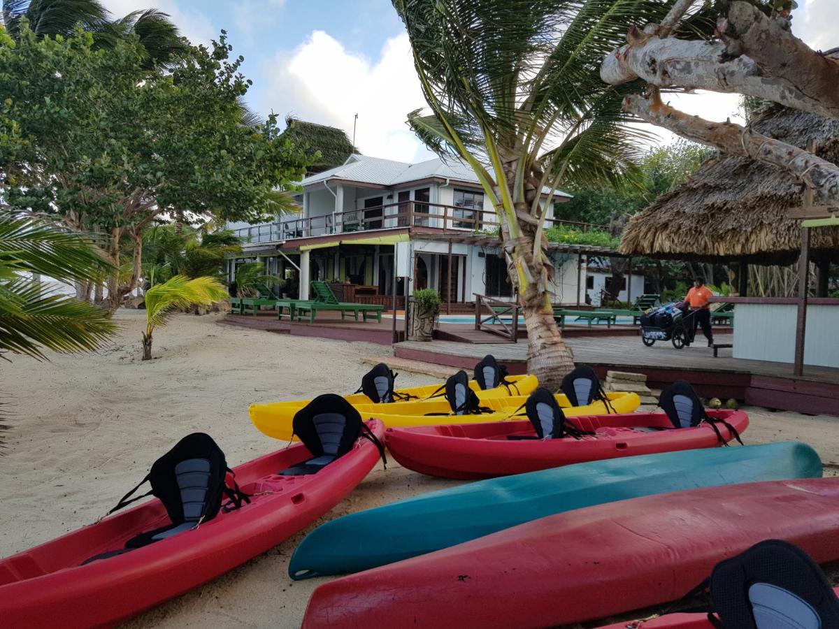 Beach: Robert's Grove Beach Resort