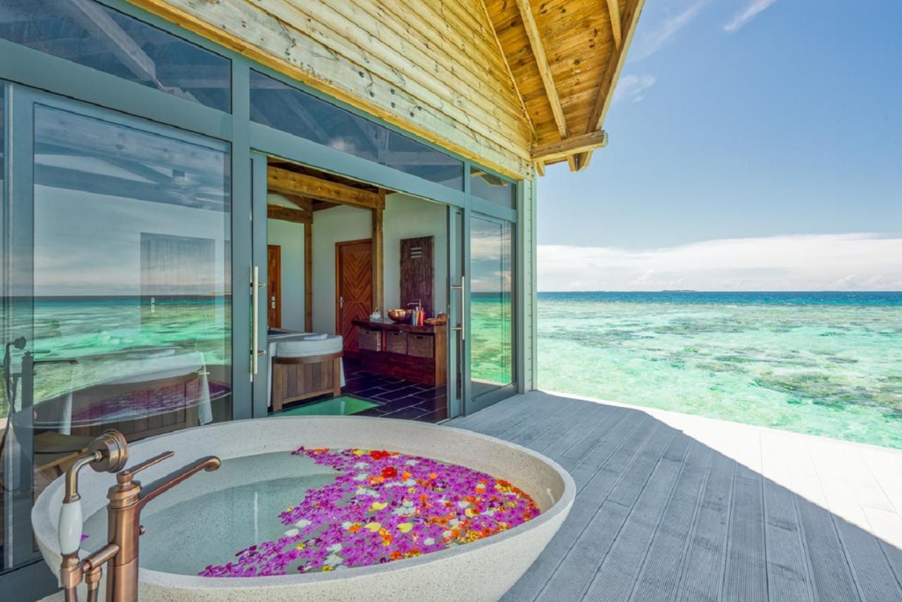Spa hotel: Mӧvenpick Resort Kuredhivaru Maldives