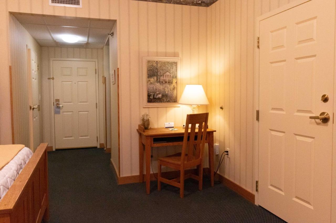 Essenhaus Inn & Conf. Center — photo 23