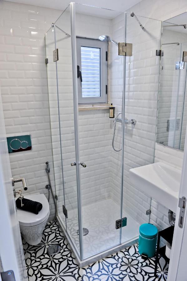 Champagne Vibes in Lisbon - By Misha's Place 5C - 2