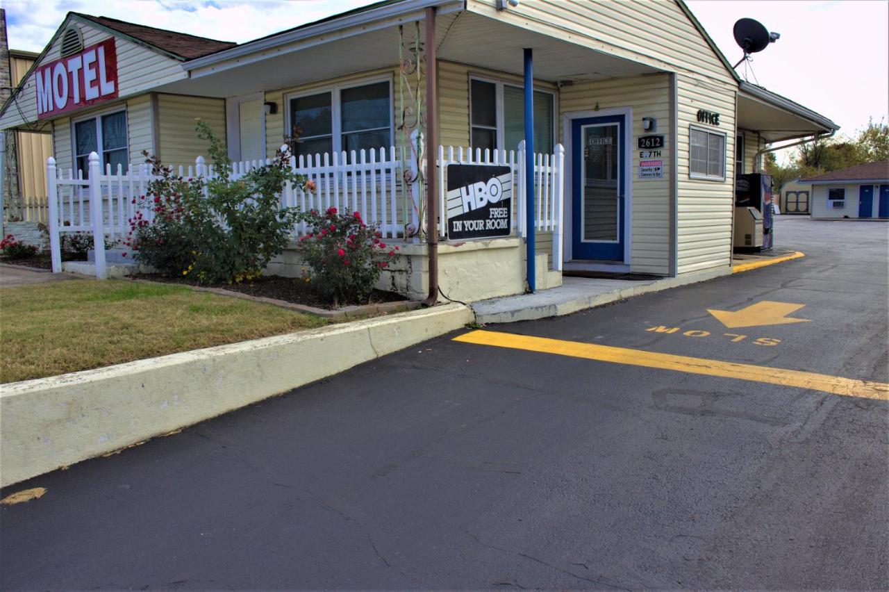 Plaza Motel — photo 10