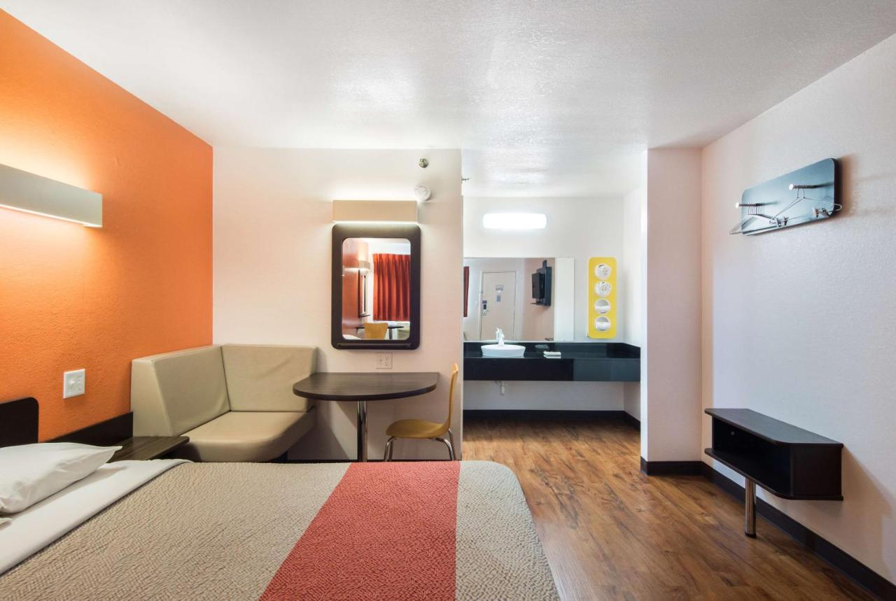 Green Oaks Motel — photo 18