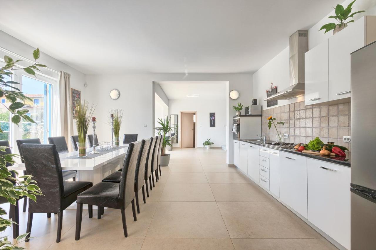 Villa 1520 photo