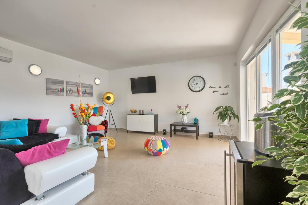 Villa 1520 photo