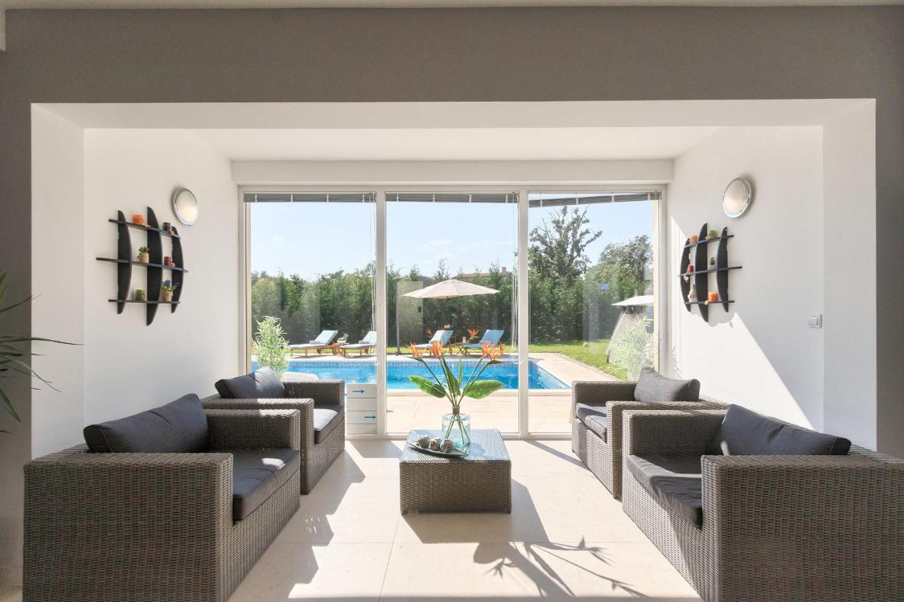 Villa 1520 photo