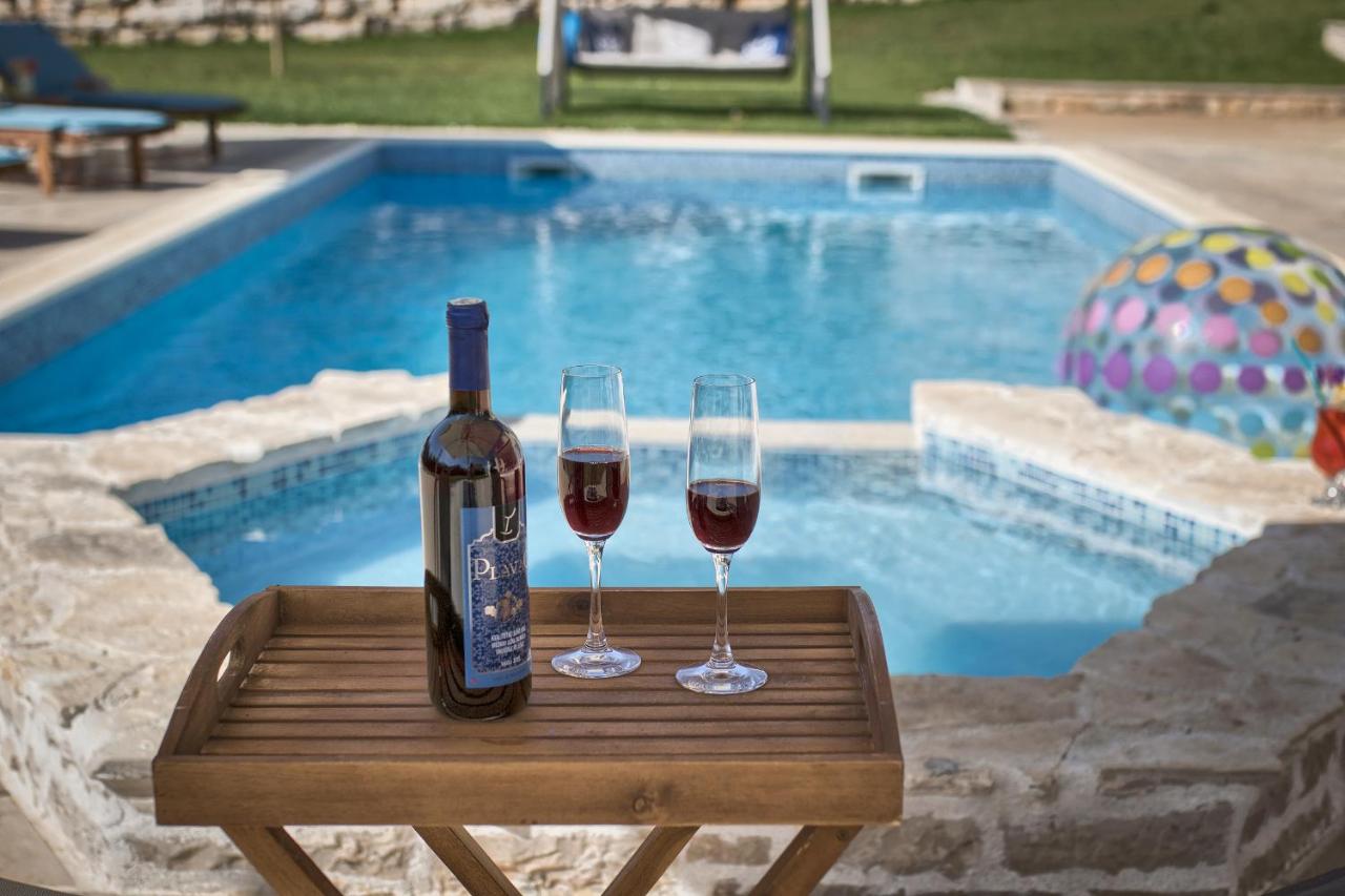 Villa 1520 photo