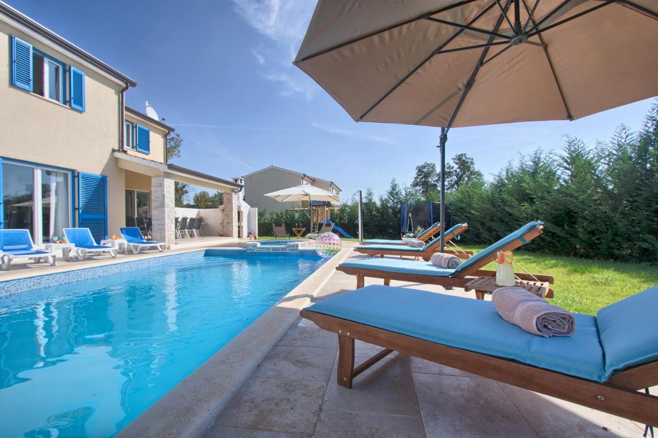 Villa 1520 photo