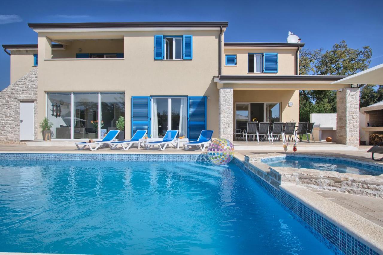 Villa 1520 photo
