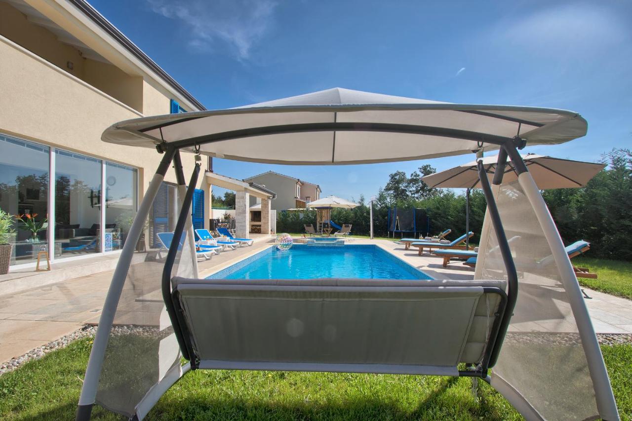 Villa 1520 photo