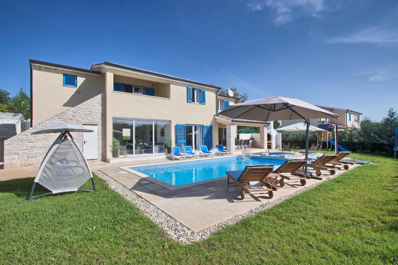 Villa 1520 photo