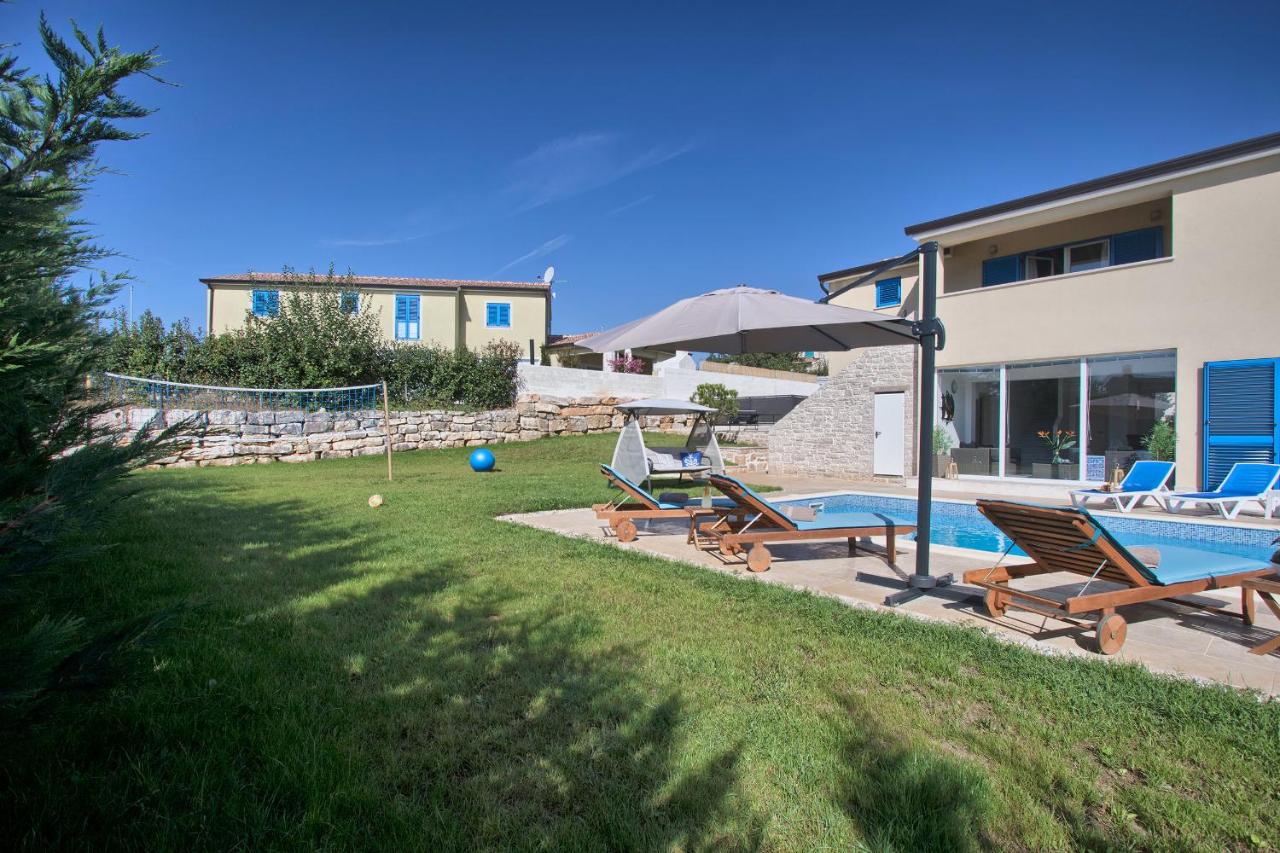 Villa 1520 photo