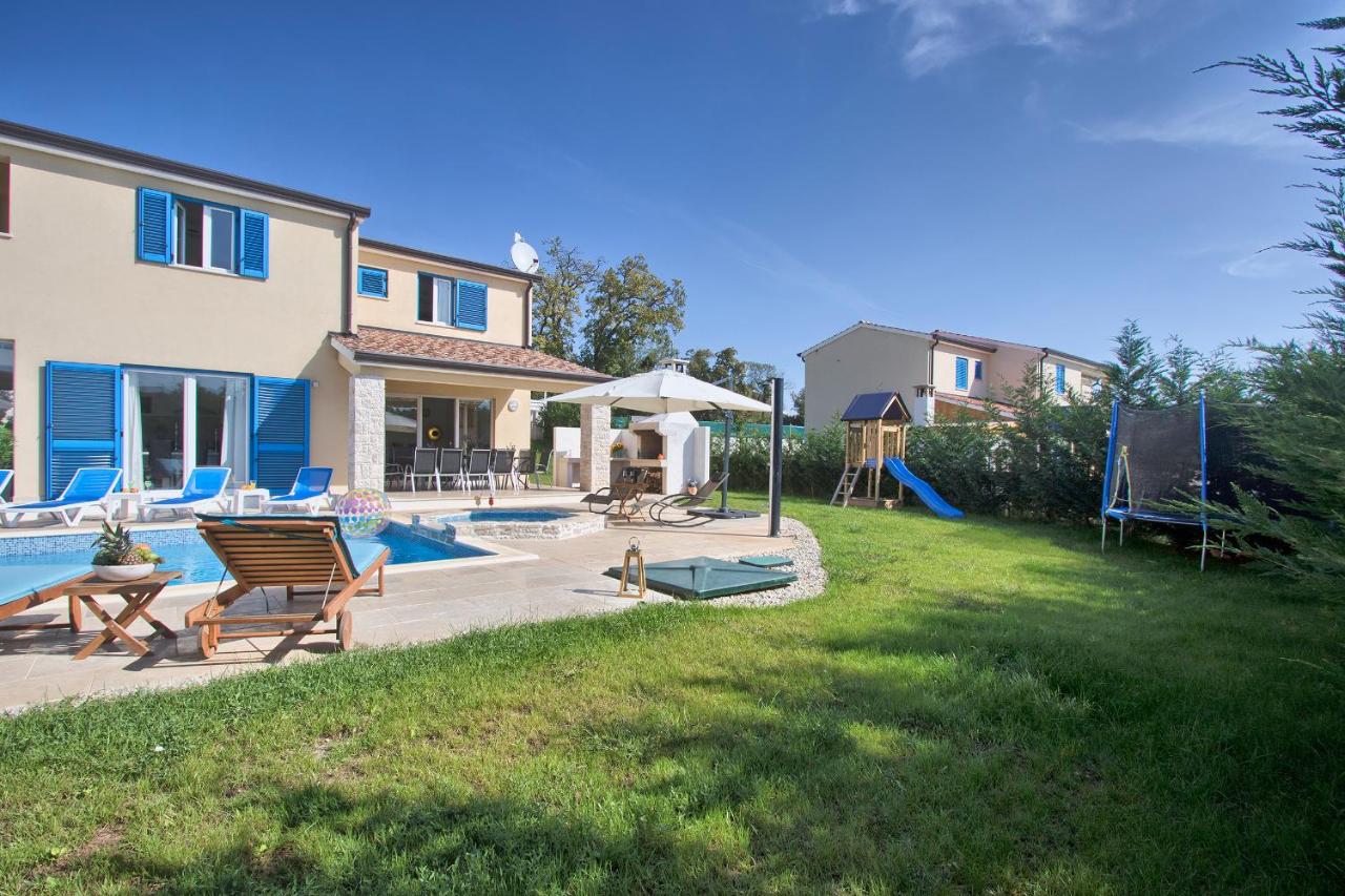 Villa 1520 photo