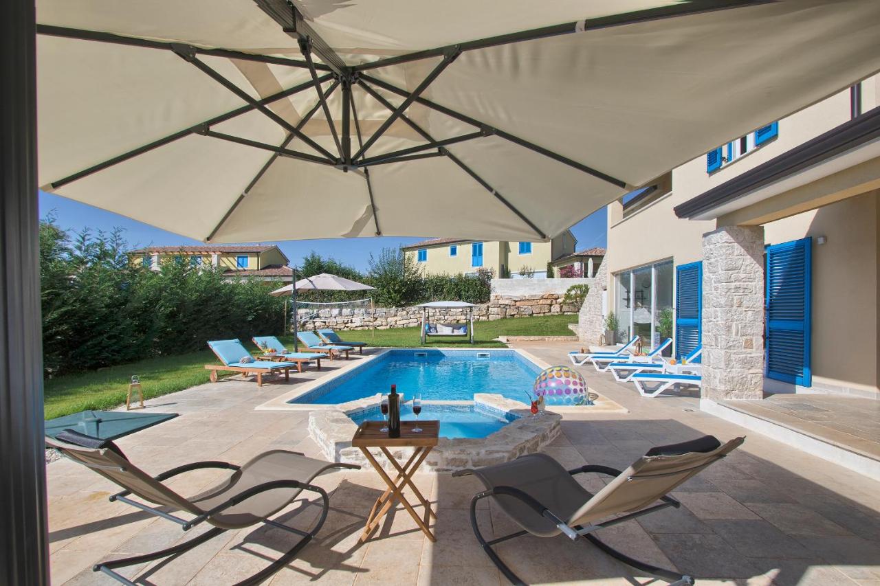 Villa 1520 photo