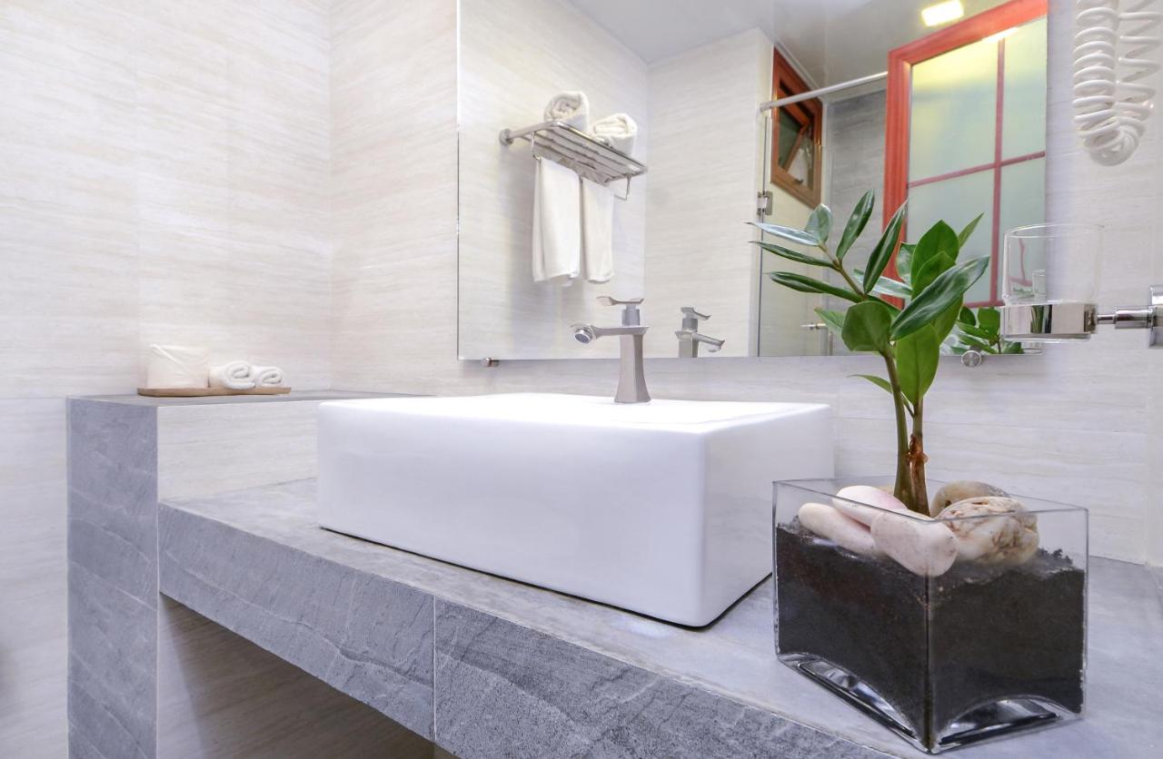 Triton Beach Hotel & Spa - 3