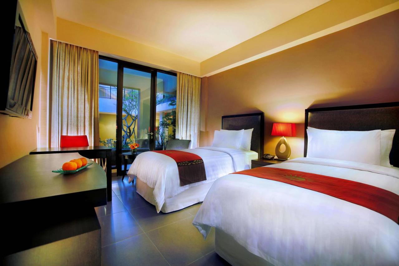 100 Sunset Kuta Hotel & Ballroom - 2