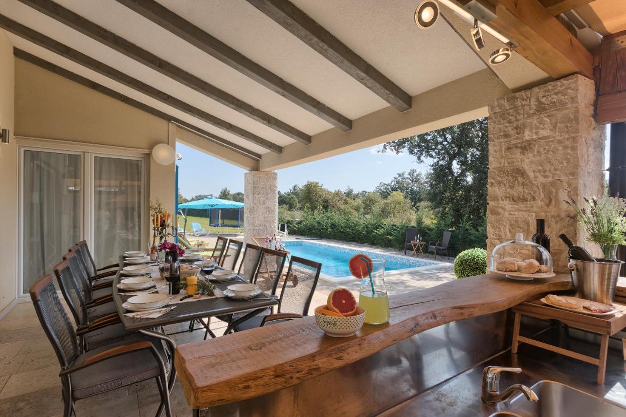 Villa 1522 photo