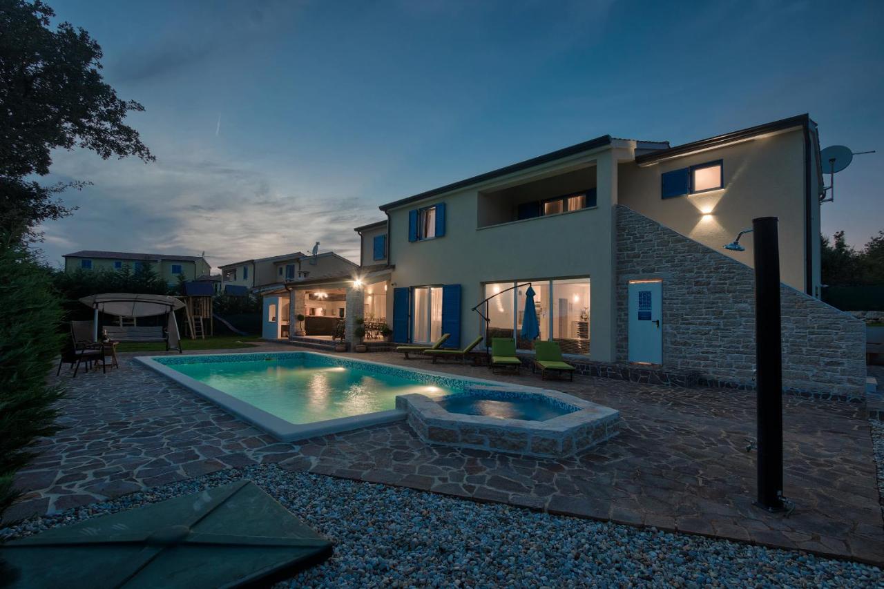 Villa 1522 photo