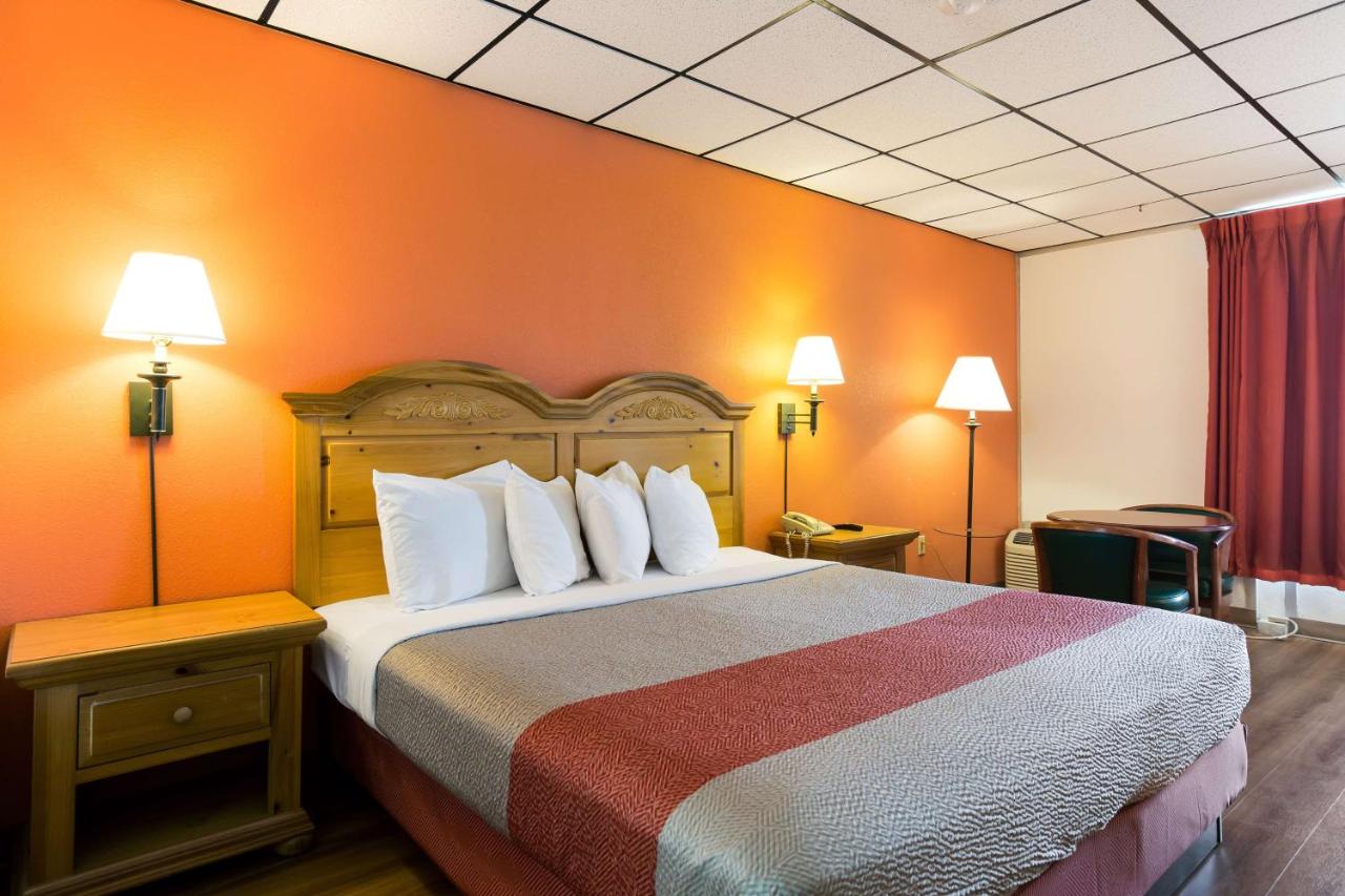 A & W MOTEL — photo 7