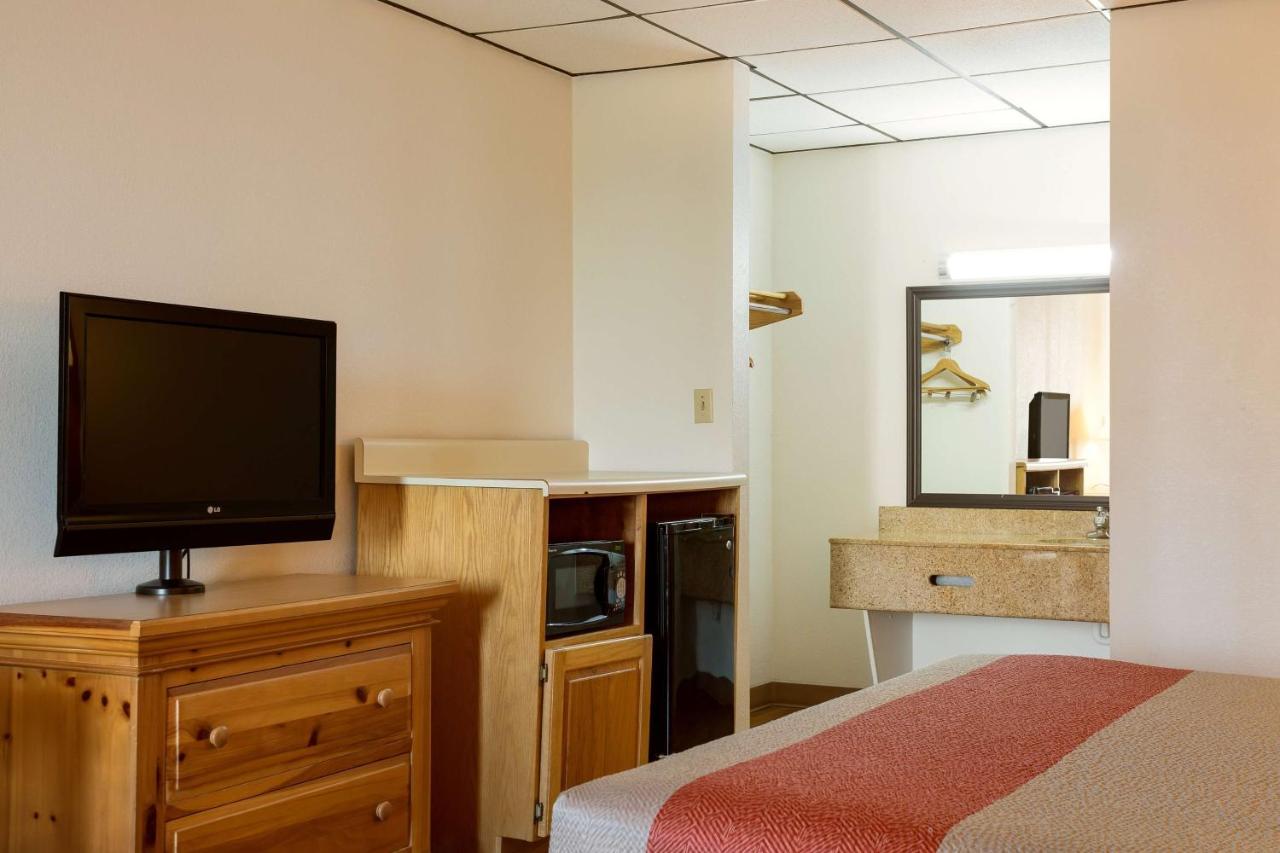 A & W MOTEL — photo 22