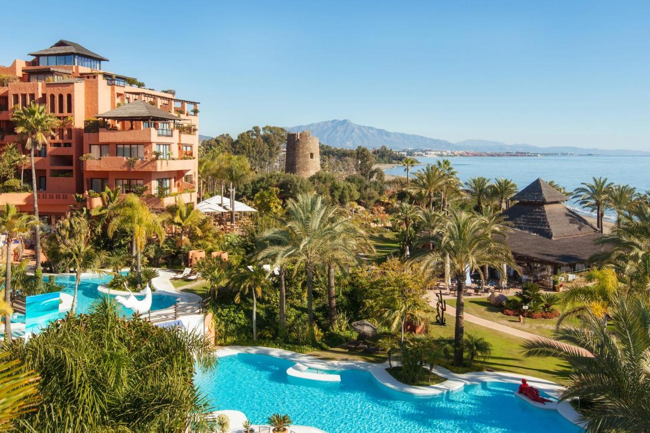 Heated swimming pool: Kempinski Hotel Bahía Beach Resort & Spa