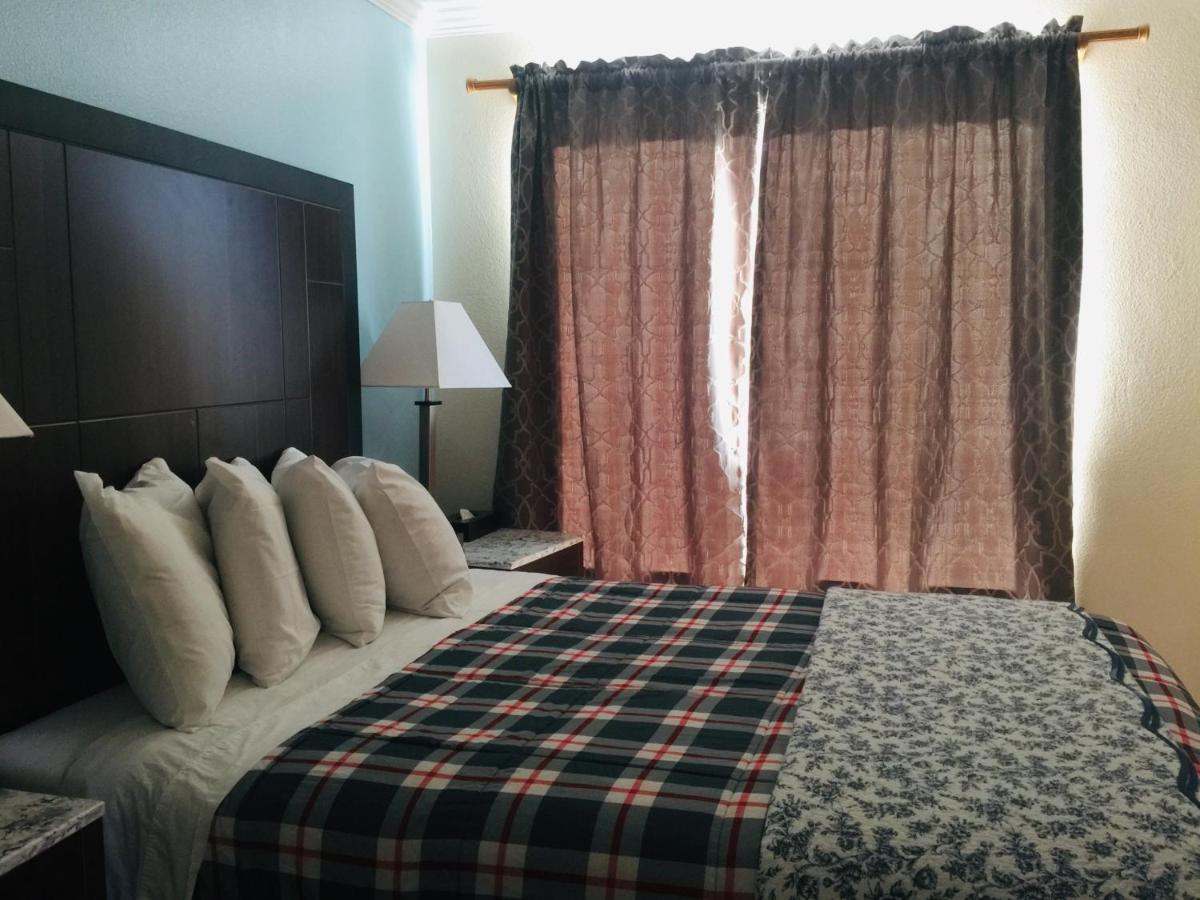Dolphin Cove Motel — photo 16