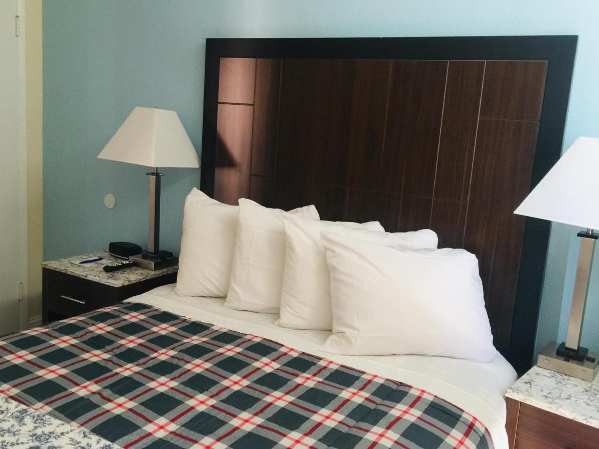 Dolphin Cove Motel — photo 19