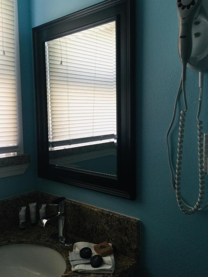 Dolphin Cove Motel — photo 21