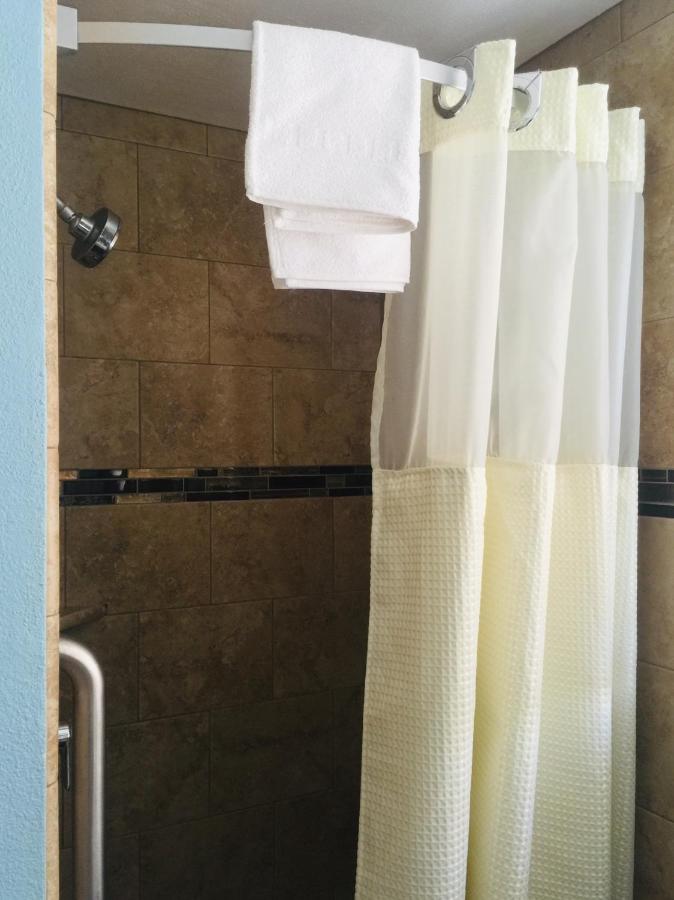 Dolphin Cove Motel — photo 22
