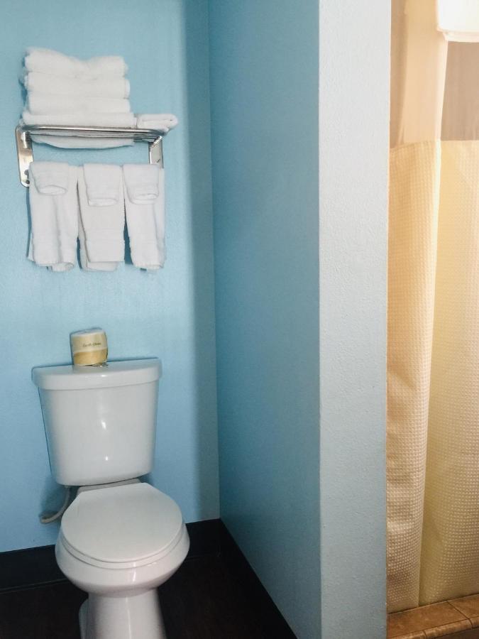 Dolphin Cove Motel — photo 23