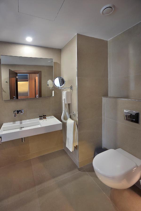 Nelia Beach Hotel & Spa photo
