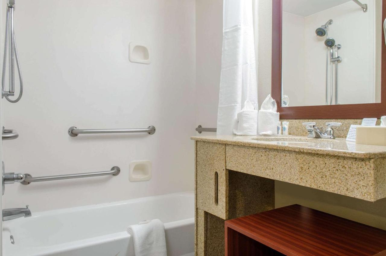 Regency Inn & Suites Biloxi — photo 18